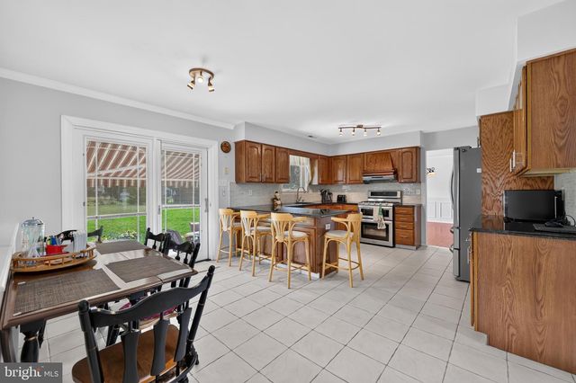 14 STEEPLECHASE DR, Blackwood, NJ 08012