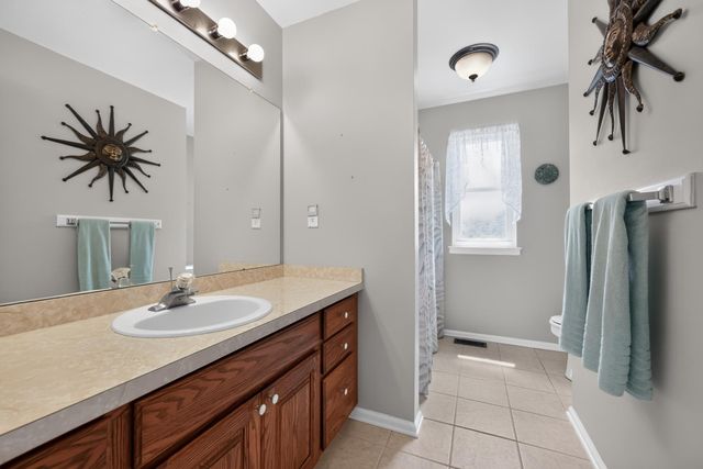 14 STEEPLECHASE DR, Blackwood, NJ 08012