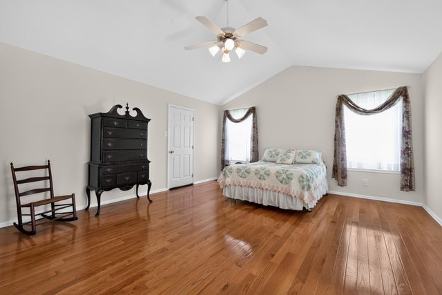 14 STEEPLECHASE DR, Blackwood, NJ 08012