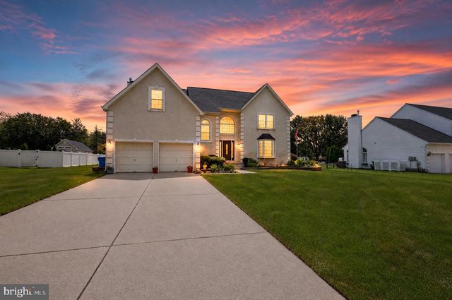 14 STEEPLECHASE DR, Blackwood, NJ 08012
