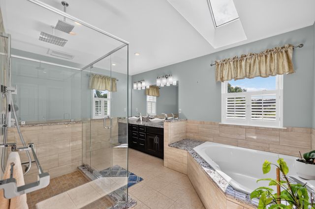 14 STEEPLECHASE DR, Blackwood, NJ 08012