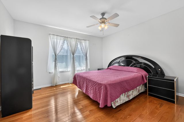 14 STEEPLECHASE DR, Blackwood, NJ 08012