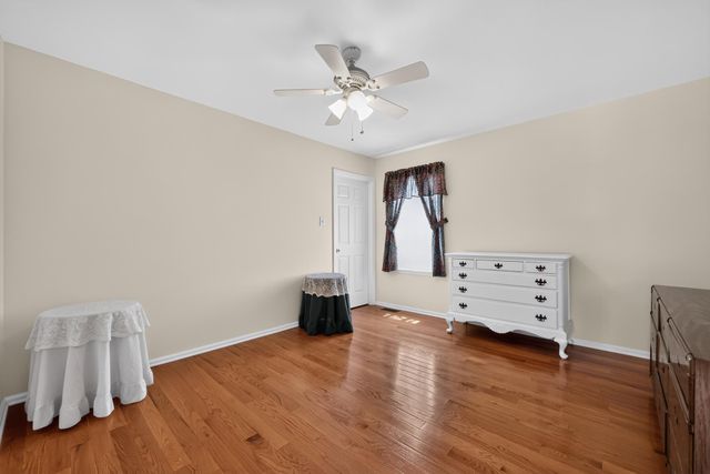 14 STEEPLECHASE DR, Blackwood, NJ 08012