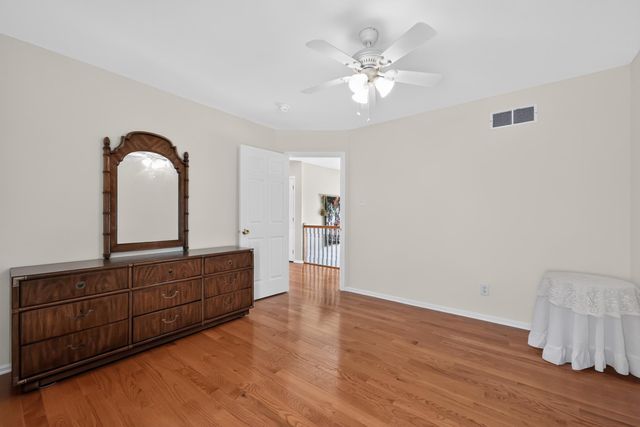 14 STEEPLECHASE DR, Blackwood, NJ 08012
