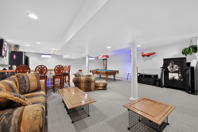 14 STEEPLECHASE DR, Blackwood, NJ 08012