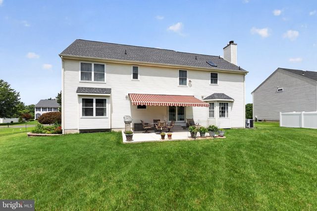 14 STEEPLECHASE DR, Blackwood, NJ 08012