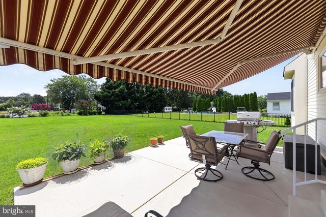 14 STEEPLECHASE DR, Blackwood, NJ 08012