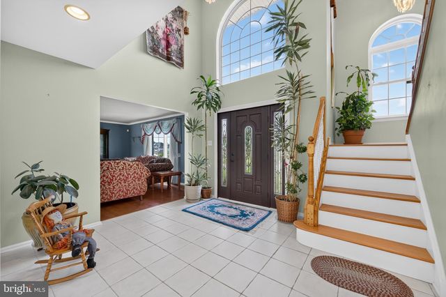 14 STEEPLECHASE DR, Blackwood, NJ 08012