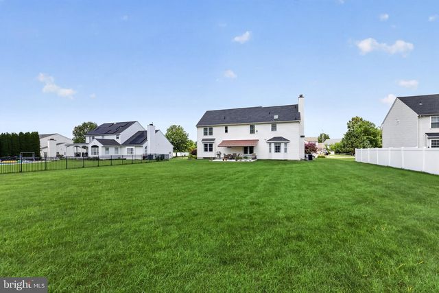 14 STEEPLECHASE DR, Blackwood, NJ 08012