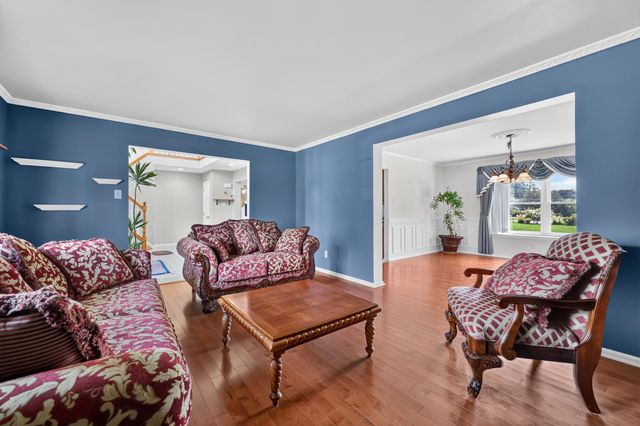 14 STEEPLECHASE DR, Blackwood, NJ 08012