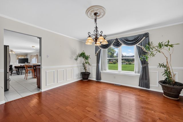 14 STEEPLECHASE DR, Blackwood, NJ 08012
