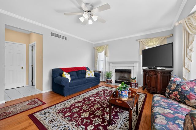 14 STEEPLECHASE DR, Blackwood, NJ 08012
