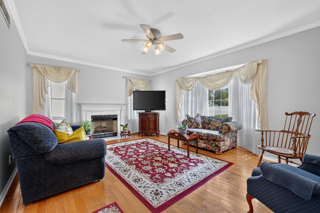 14 STEEPLECHASE DR, Blackwood, NJ 08012