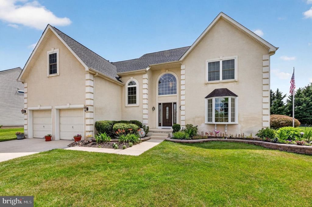 14 STEEPLECHASE DR, Blackwood, NJ 08012