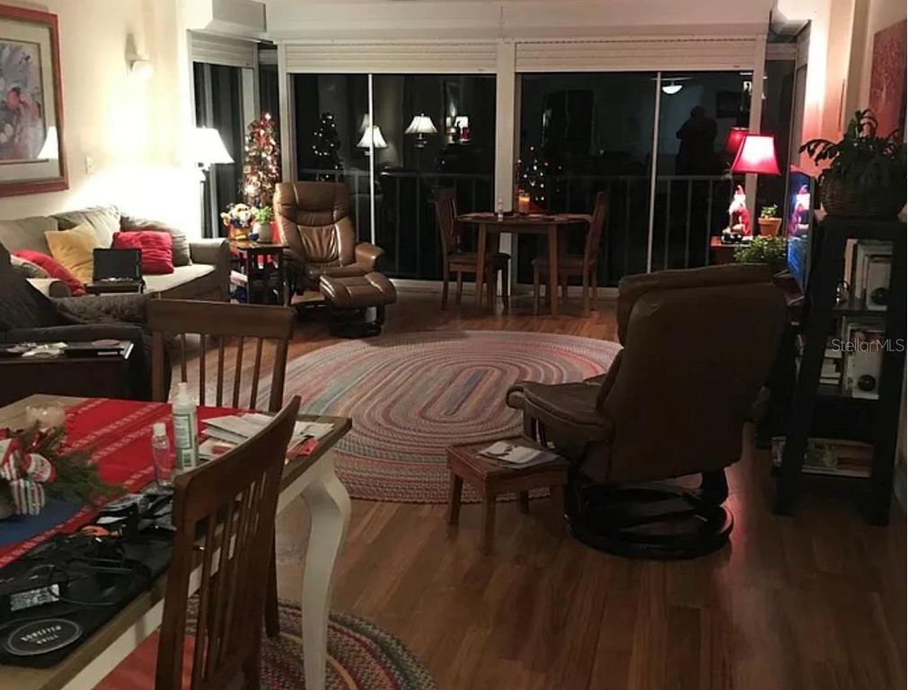 Image 7 of property listing at 50 HARBOR VIEW LN, Belleair Bluffs, FL 33770