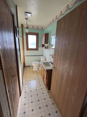 W10035 Highway 82, Elroy, WI 53929