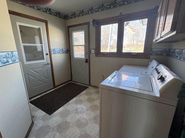 W10035 Highway 82, Elroy, WI 53929