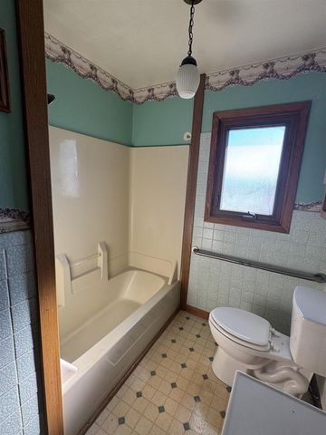 W10035 Highway 82, Elroy, WI 53929