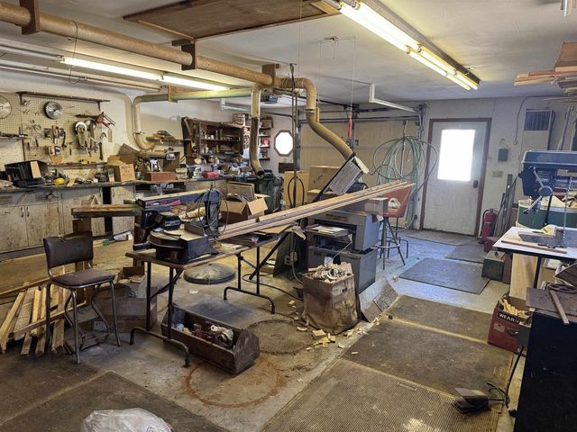 W10035 Highway 82, Elroy, WI 53929