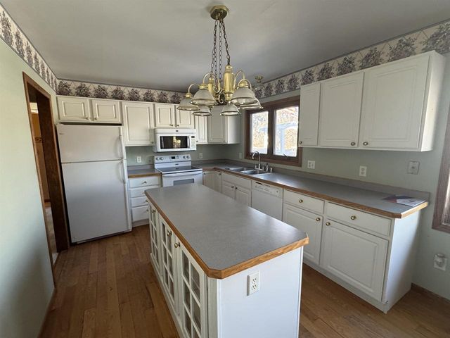 W10035 Highway 82, Elroy, WI 53929