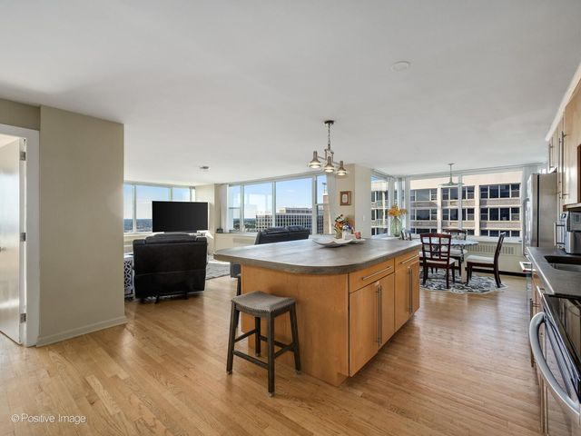 4250 N Marine Drive 2815, Chicago, IL 60613