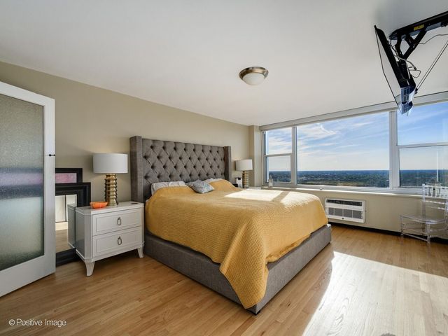 4250 N Marine Drive 2815, Chicago, IL 60613