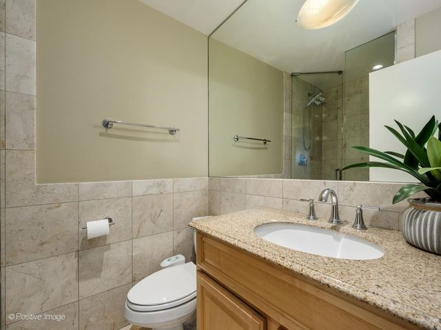 4250 N Marine Drive 2815, Chicago, IL 60613