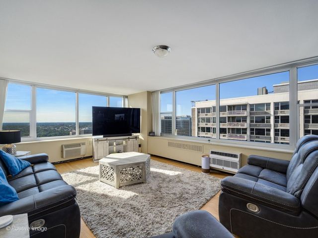 4250 N Marine Drive 2815, Chicago, IL 60613