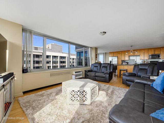 4250 N Marine Drive 2815, Chicago, IL 60613