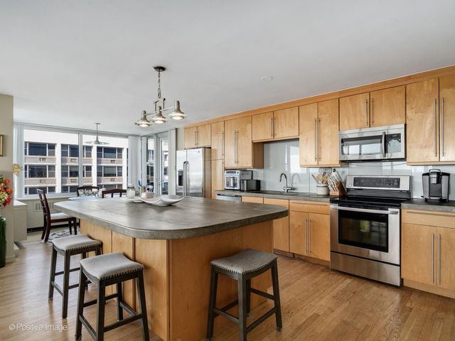 4250 N Marine Drive 2815, Chicago, IL 60613