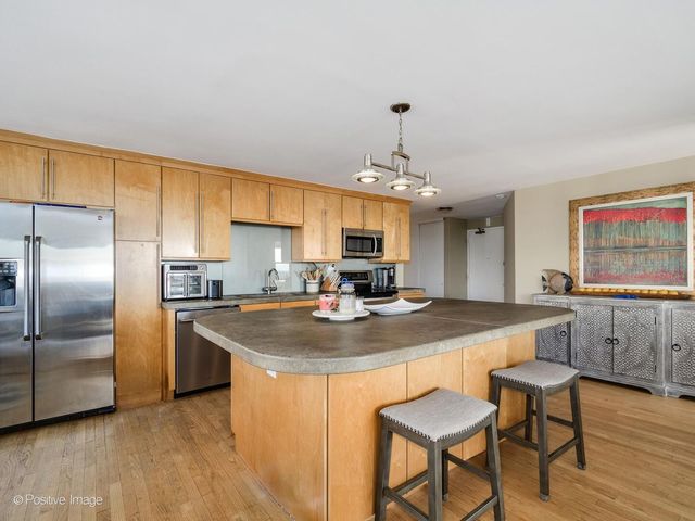 4250 N Marine Drive 2815, Chicago, IL 60613