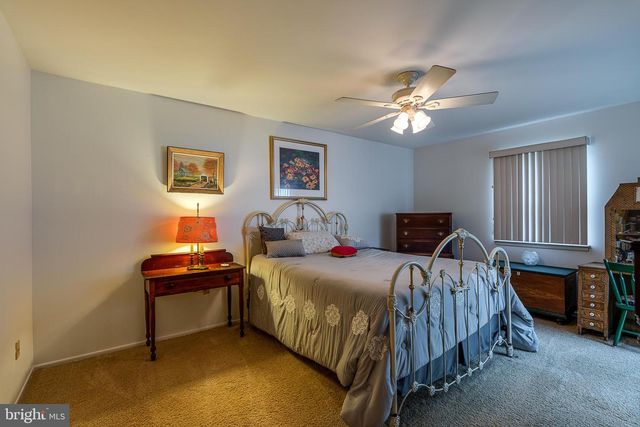 418 VALLEYBROOK DR, Lancaster, PA 17601
