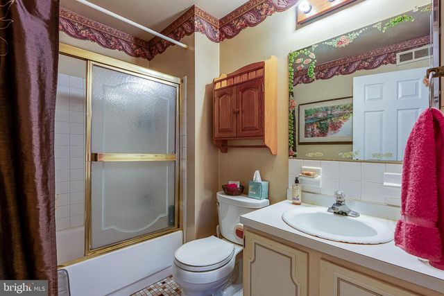 418 VALLEYBROOK DR, Lancaster, PA 17601