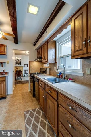 418 VALLEYBROOK DR, Lancaster, PA 17601
