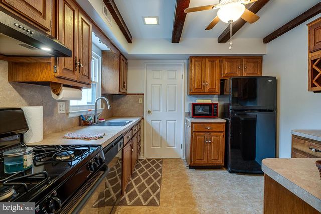 418 VALLEYBROOK DR, Lancaster, PA 17601