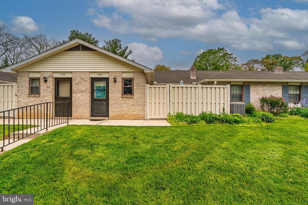 418 VALLEYBROOK DR, Lancaster, PA 17601