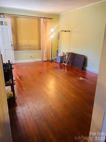 2507 Elkwood Circle, Charlotte, NC 28205