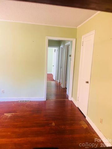 2507 Elkwood Circle, Charlotte, NC 28205