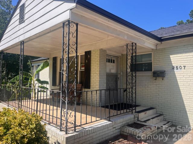 2507 Elkwood Circle, Charlotte, NC 28205