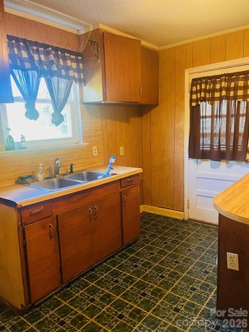 2507 Elkwood Circle, Charlotte, NC 28205