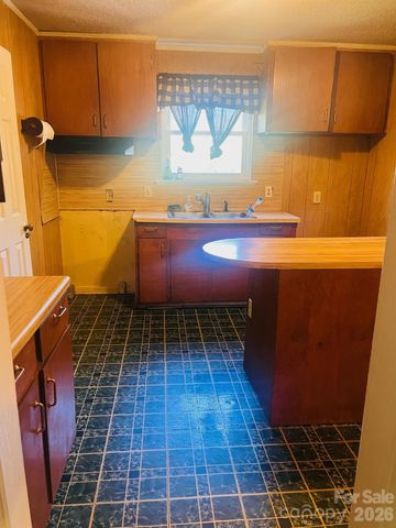 2507 Elkwood Circle, Charlotte, NC 28205