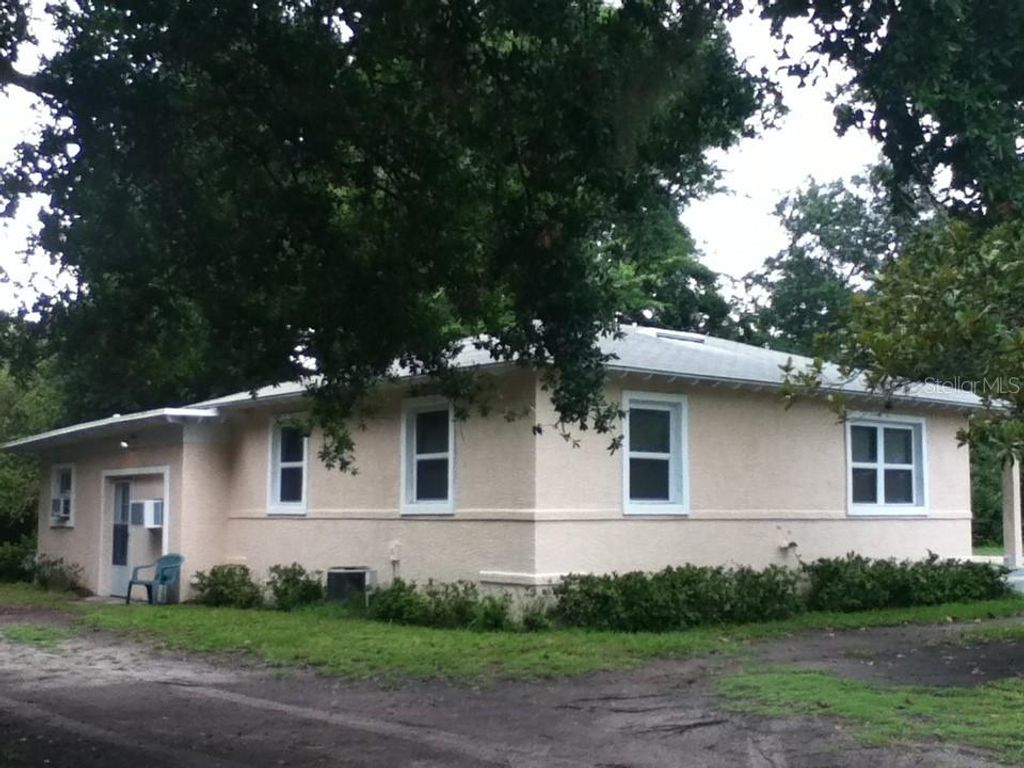 Image 3 of property listing at 486 OAK STREET, New Smyrna Beach, FL 32168