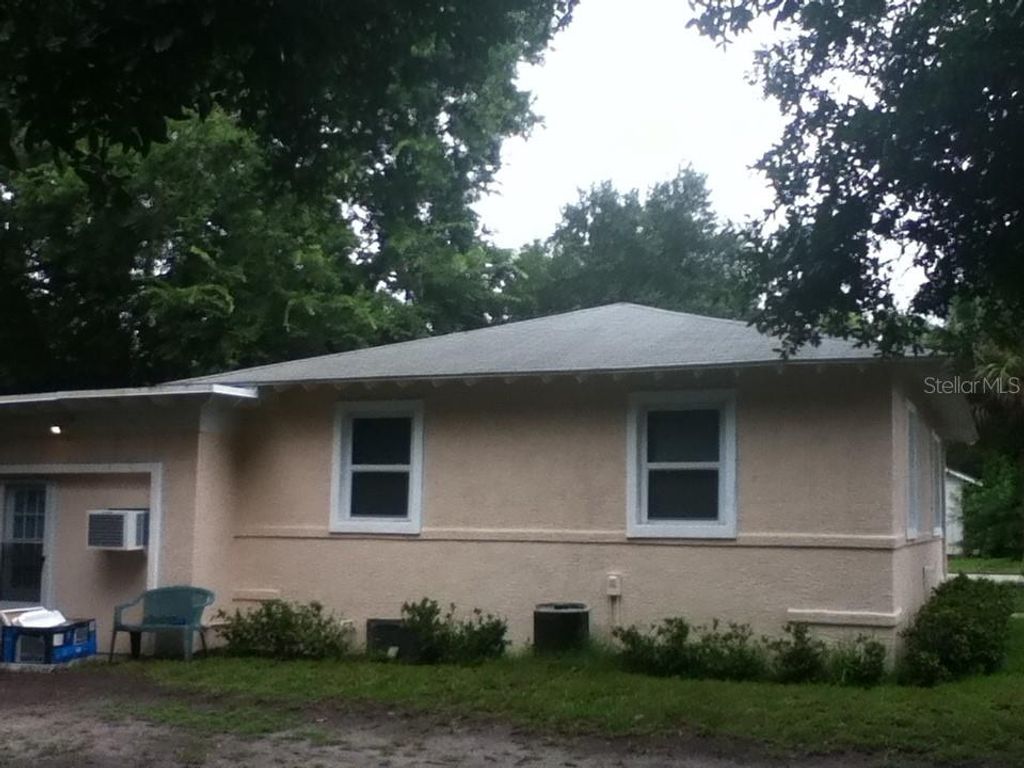 Image 4 of property listing at 486 OAK STREET, New Smyrna Beach, FL 32168