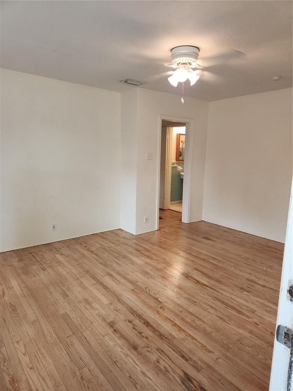 Image 7 of property listing at 486 OAK STREET, New Smyrna Beach, FL 32168