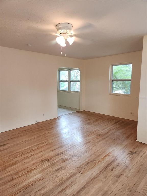 Image 8 of property listing at 486 OAK STREET, New Smyrna Beach, FL 32168
