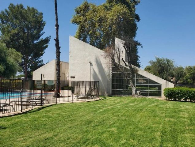 7631 Reseda, Reseda, CA 91335