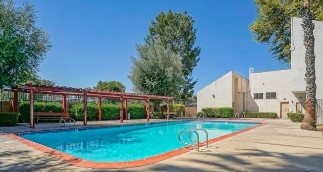 7631 Reseda, Reseda, CA 91335
