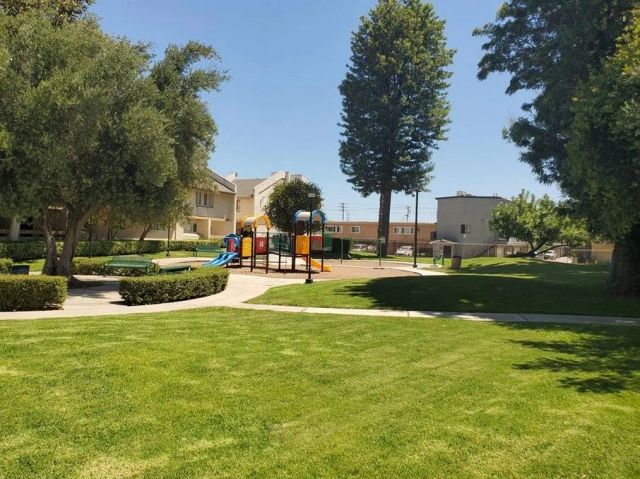 7631 Reseda, Reseda, CA 91335