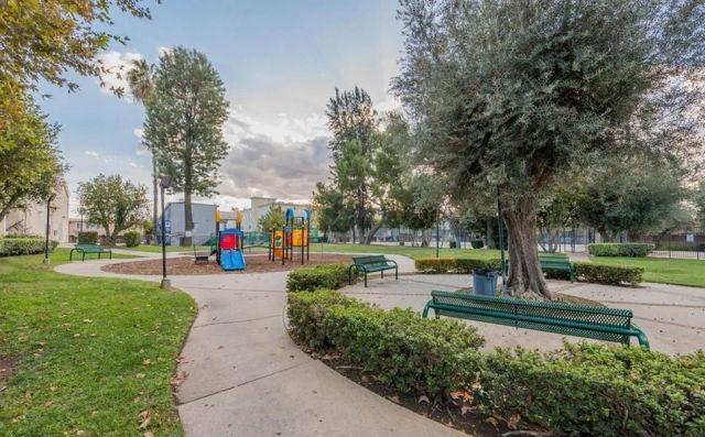 7631 Reseda, Reseda, CA 91335