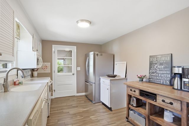 2 Charlemont Court, Chelmsford, MA 01863